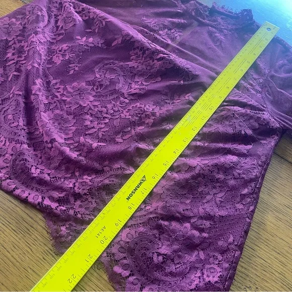 Cupcakes and cashmere Davey layered bell sleeve wine lace top M - Picture 12 of 15